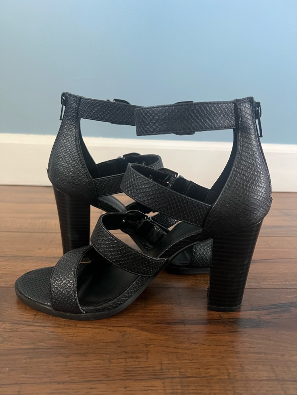 Vera Wang Strap Heel Sandal - Size 6.5 - Picture 3 of 11